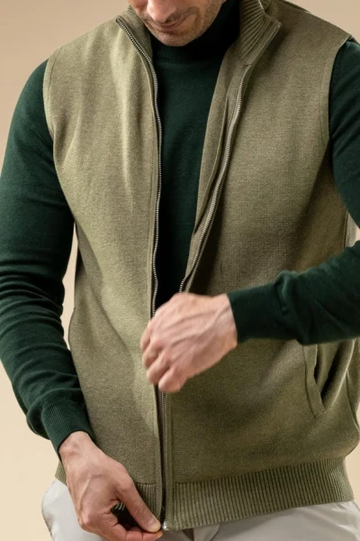Men’s Knit Zip-Up Sleeveless Vest
